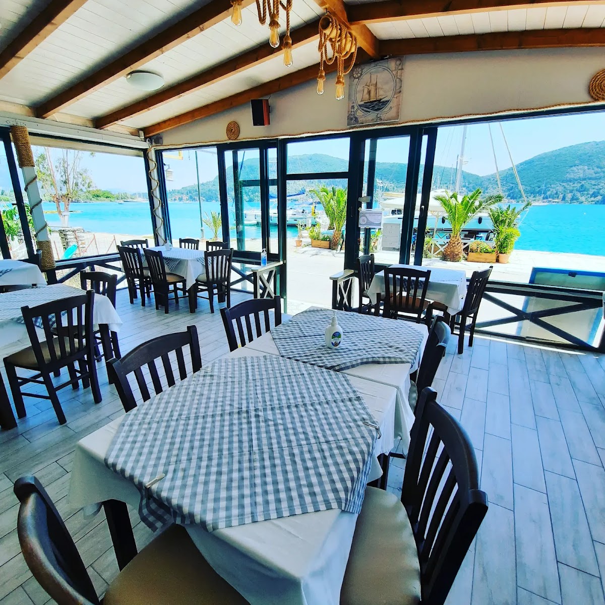 Limanaki. Restaurant Fish Tavern